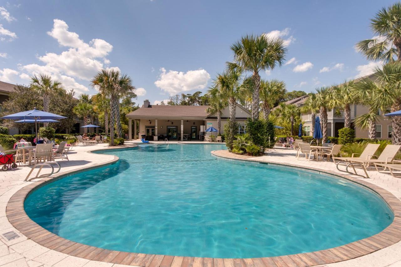Luxe With And Pool Access Holiday home