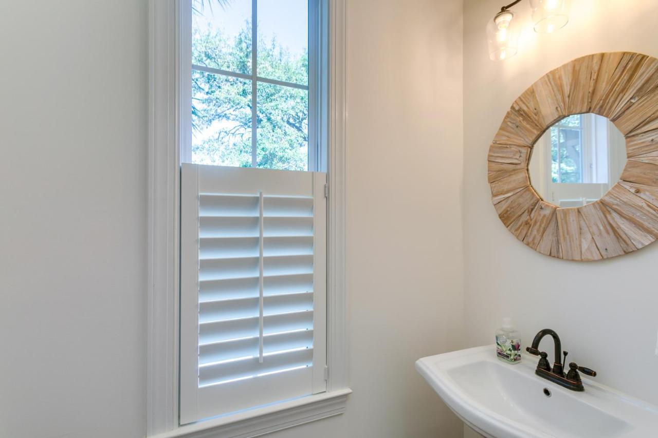 Luxe With And Pool Access Holiday home *